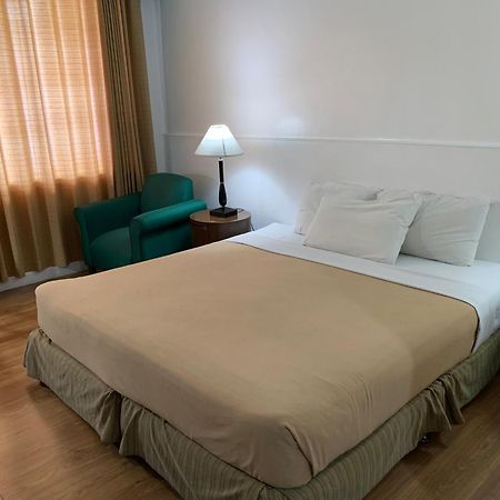 Pearl Manila Hotel Екстериор снимка