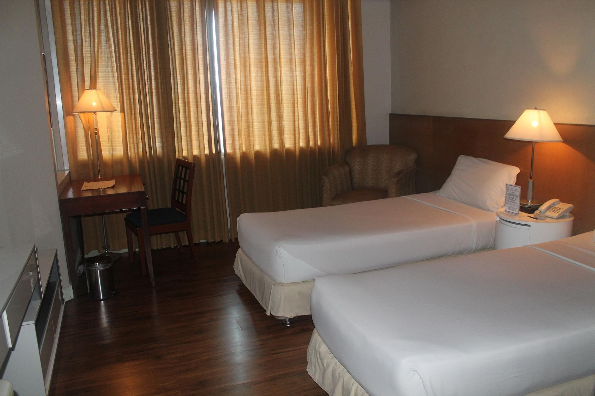 Pearl Manila Hotel Екстериор снимка