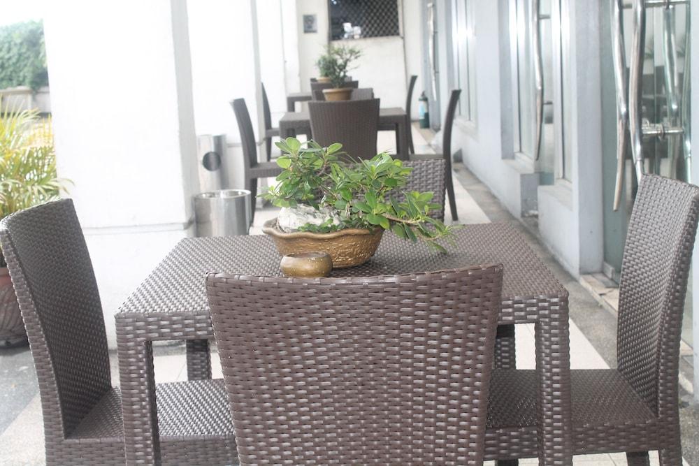 Pearl Manila Hotel Екстериор снимка