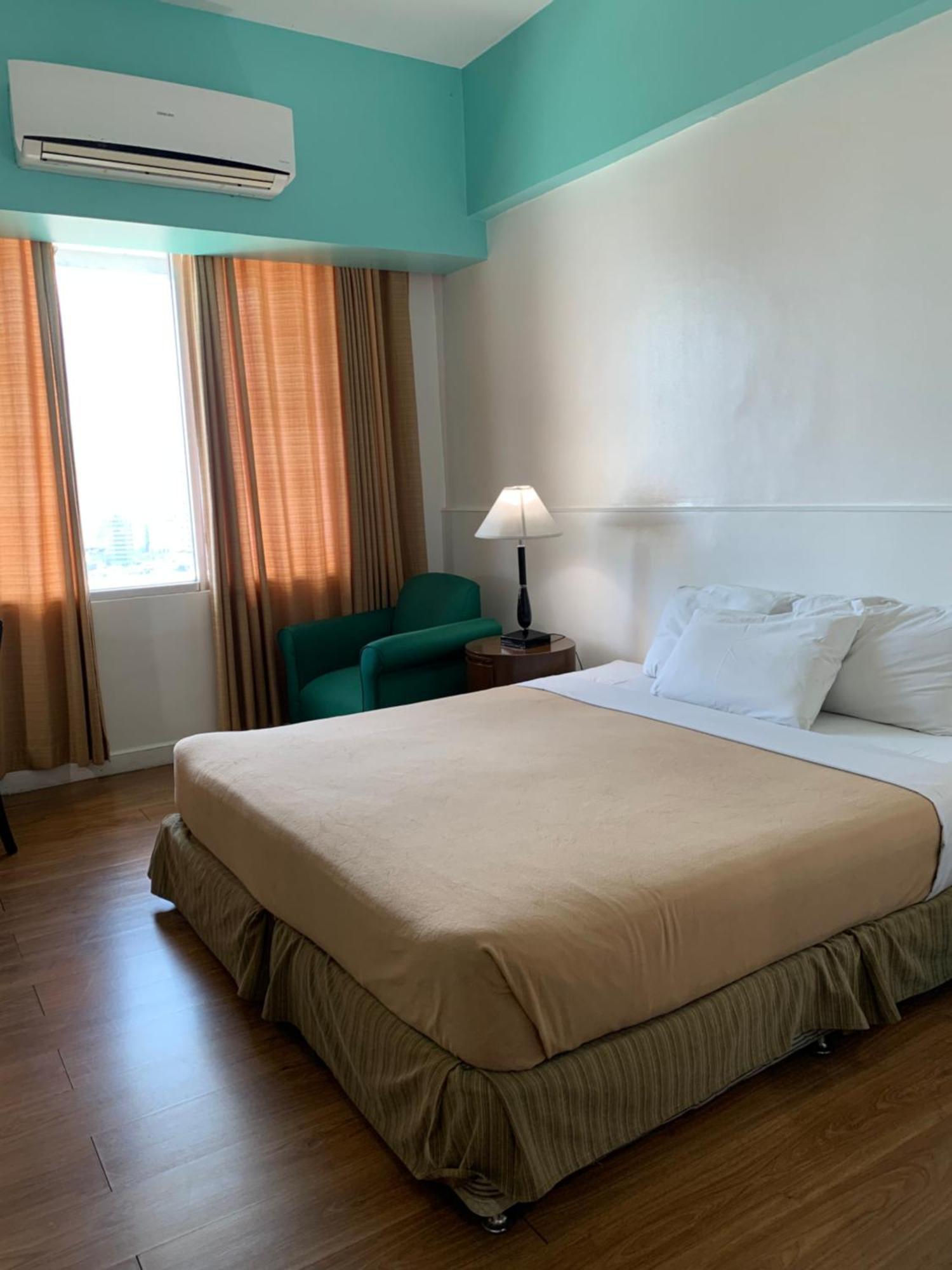 Pearl Manila Hotel Екстериор снимка