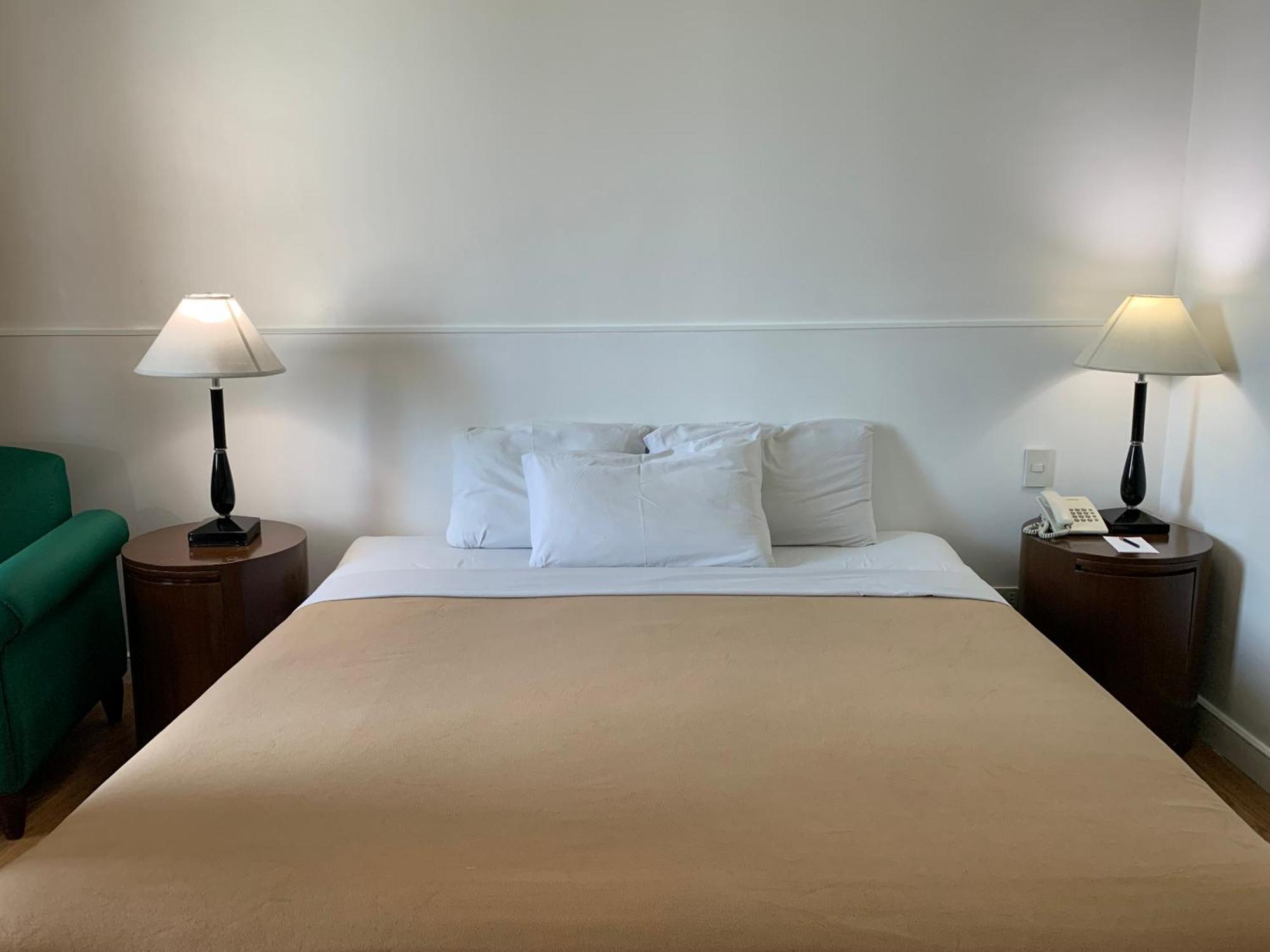 Pearl Manila Hotel Екстериор снимка