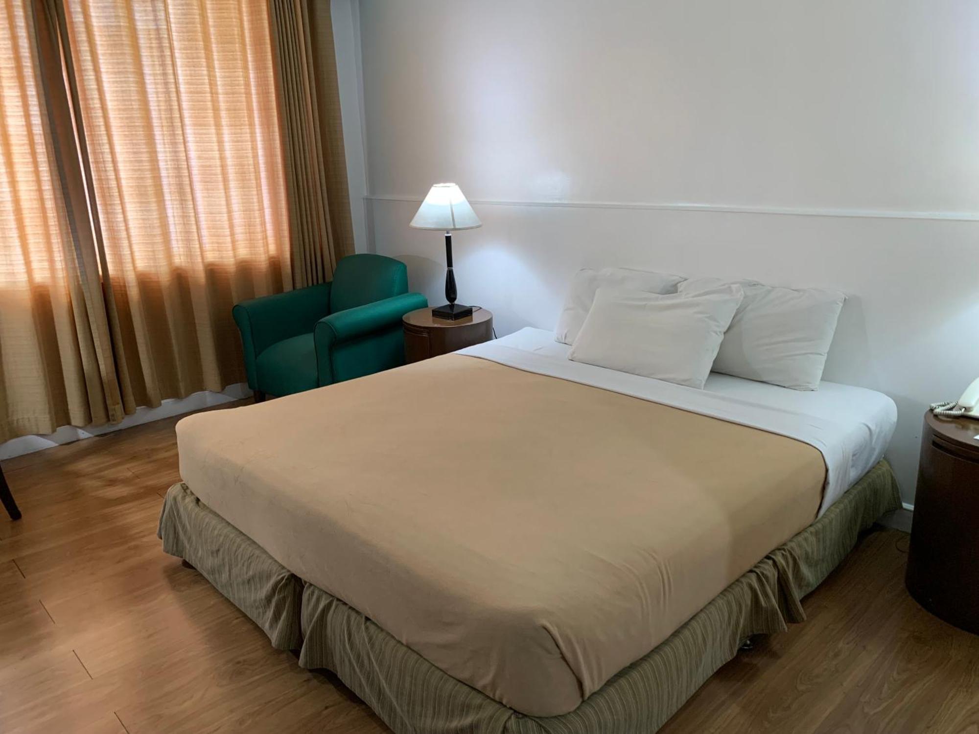 Pearl Manila Hotel Екстериор снимка