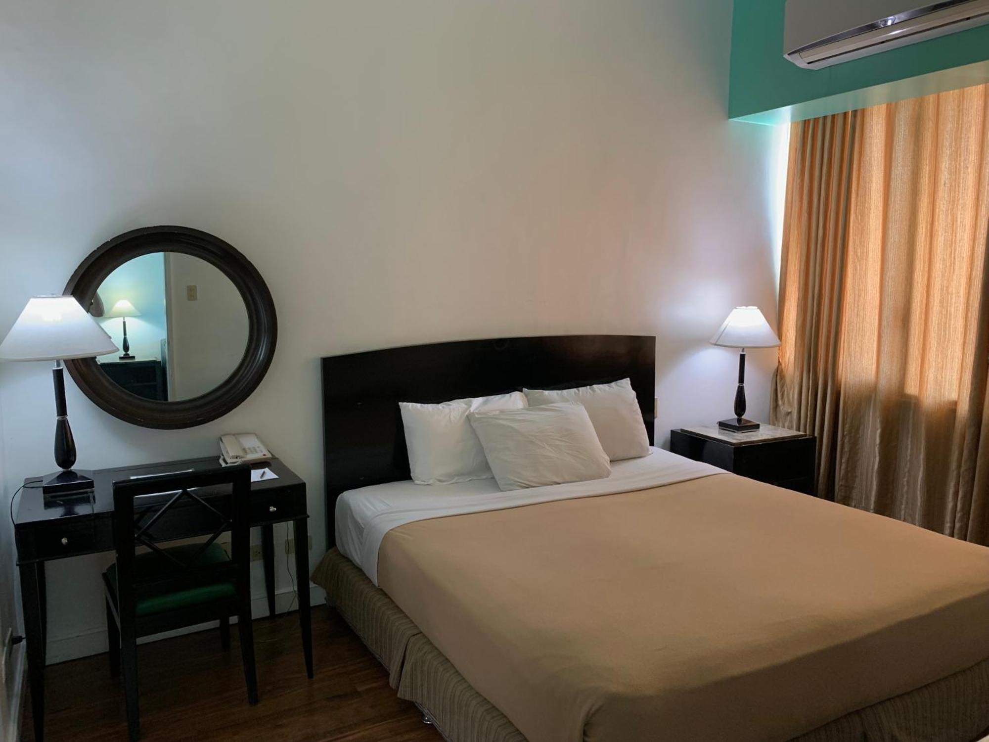 Pearl Manila Hotel Екстериор снимка