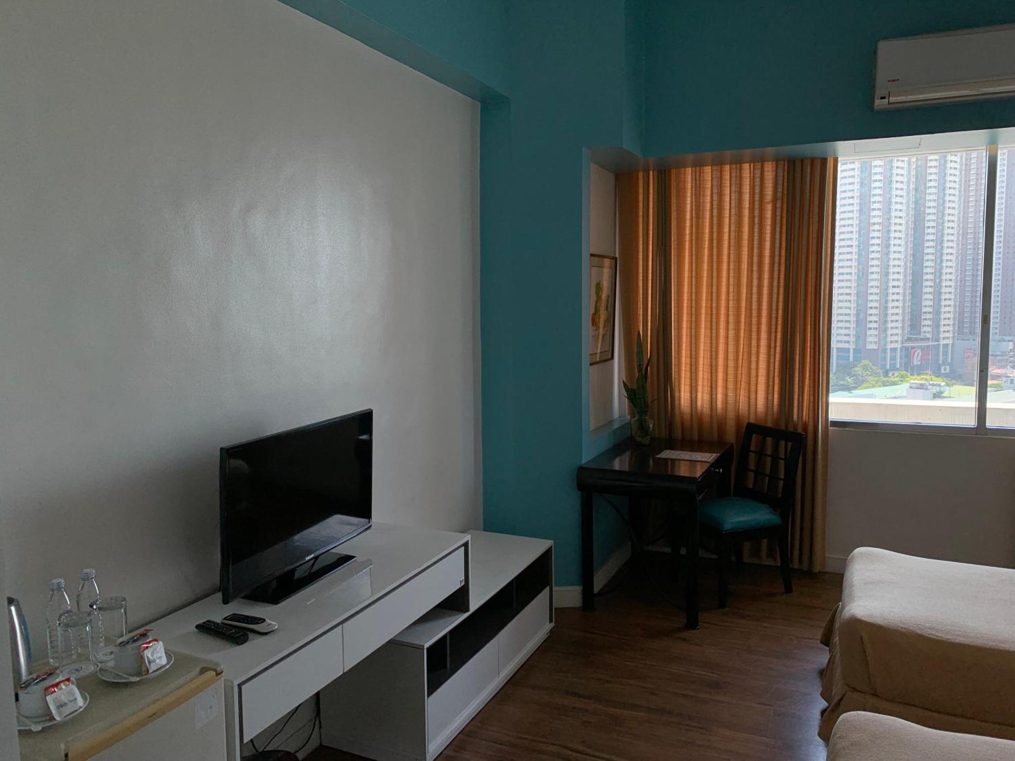 Pearl Manila Hotel Екстериор снимка