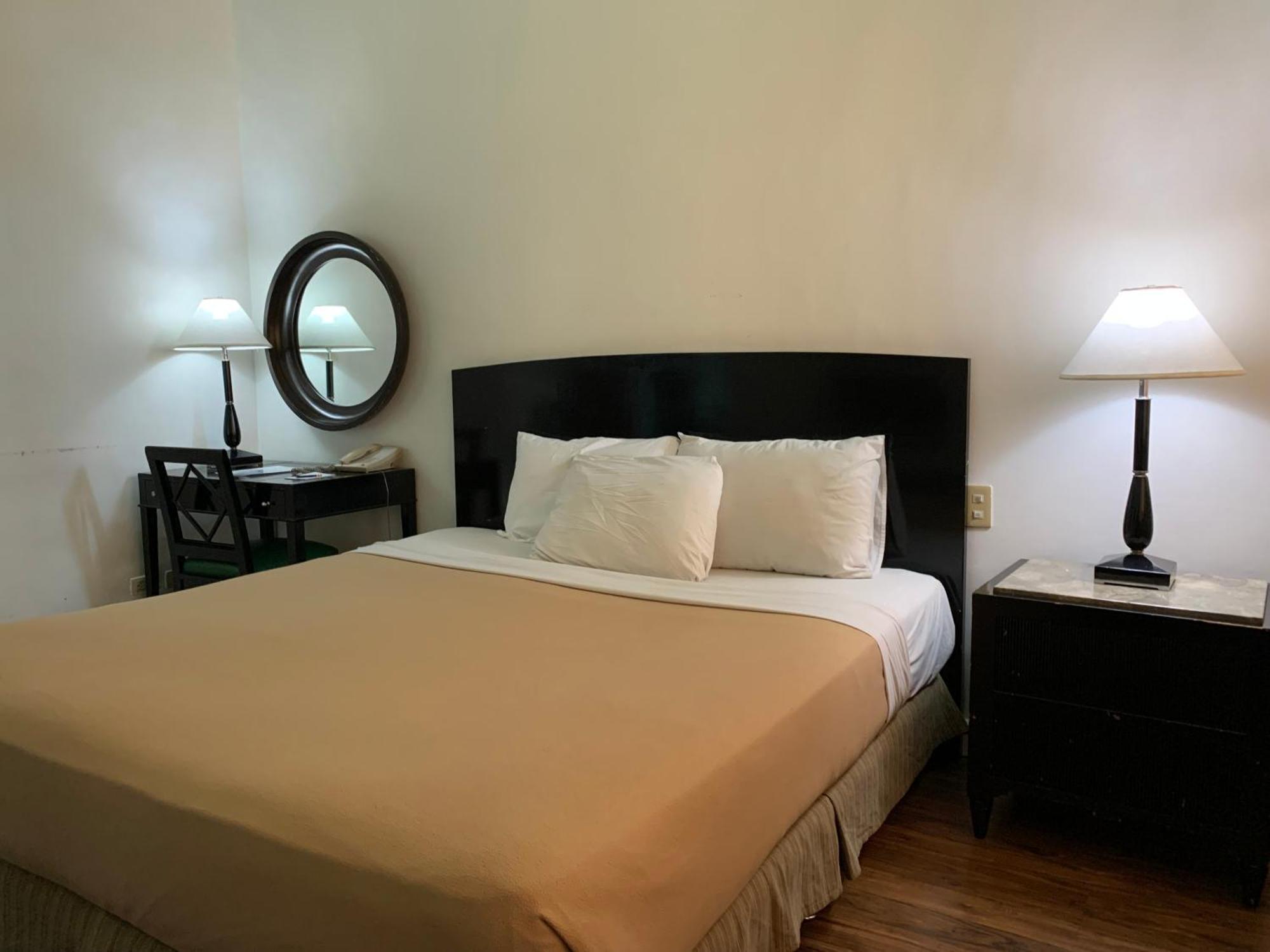 Pearl Manila Hotel Екстериор снимка