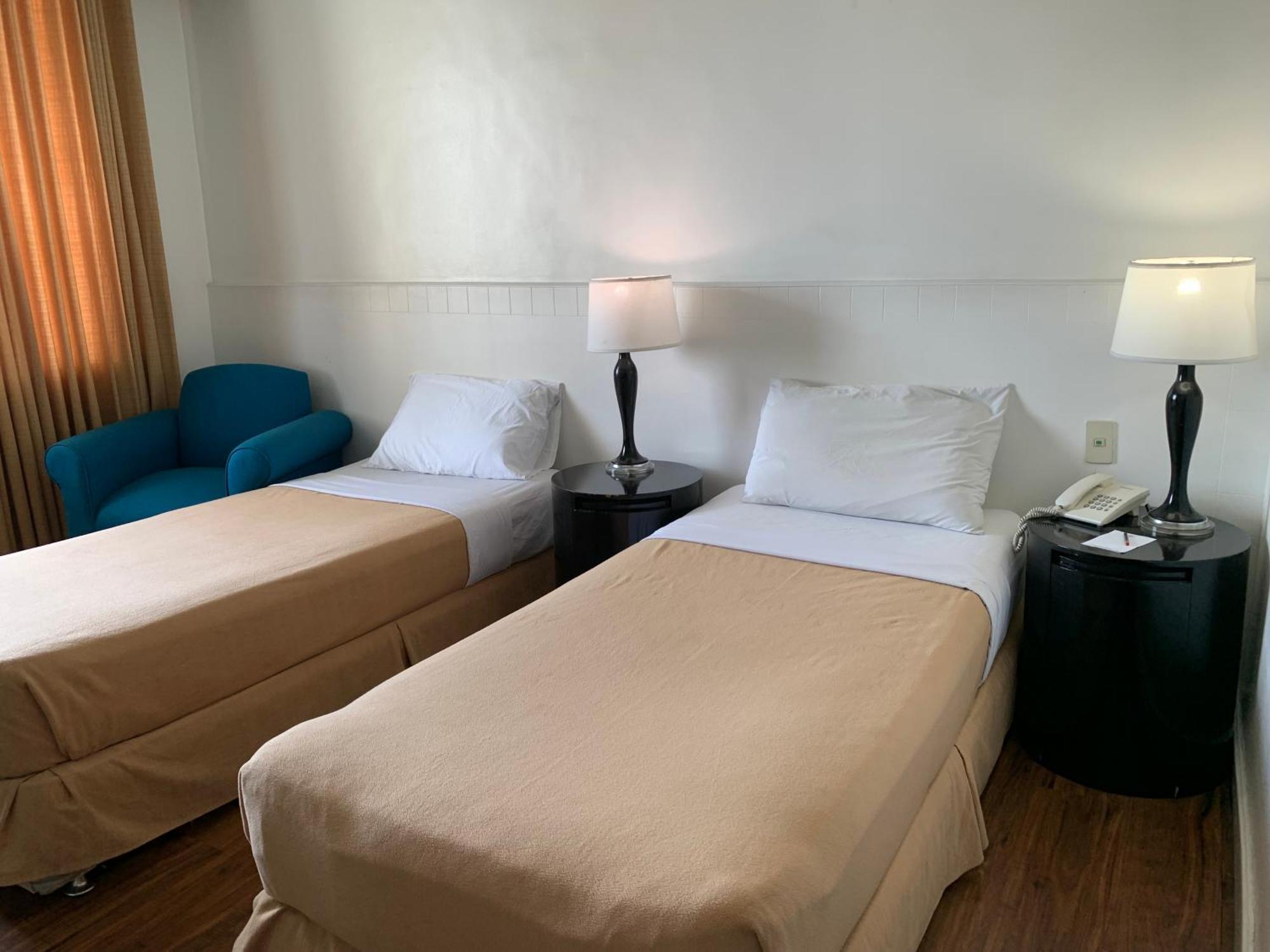 Pearl Manila Hotel Екстериор снимка